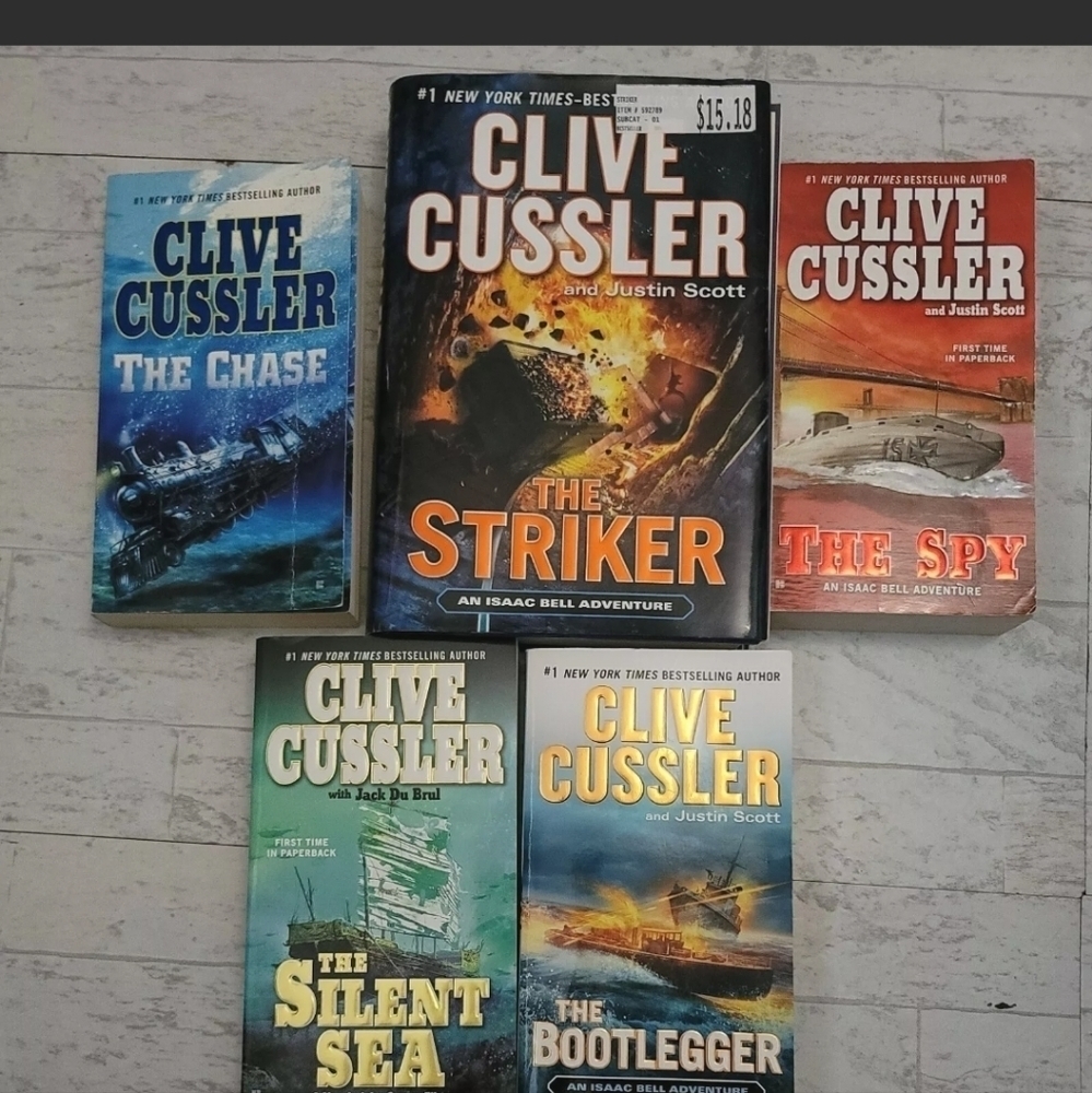 Clive Cussler Lot of 5 Paperback NovelsThe chase, silent‎ sky, the spy 1 …